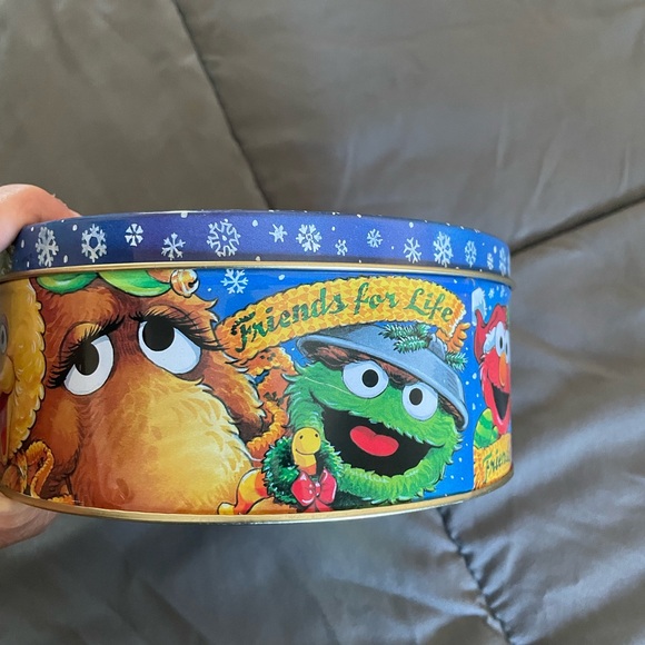 Sesame Street Christmas Cookie Tin box - Picture 5 of 9